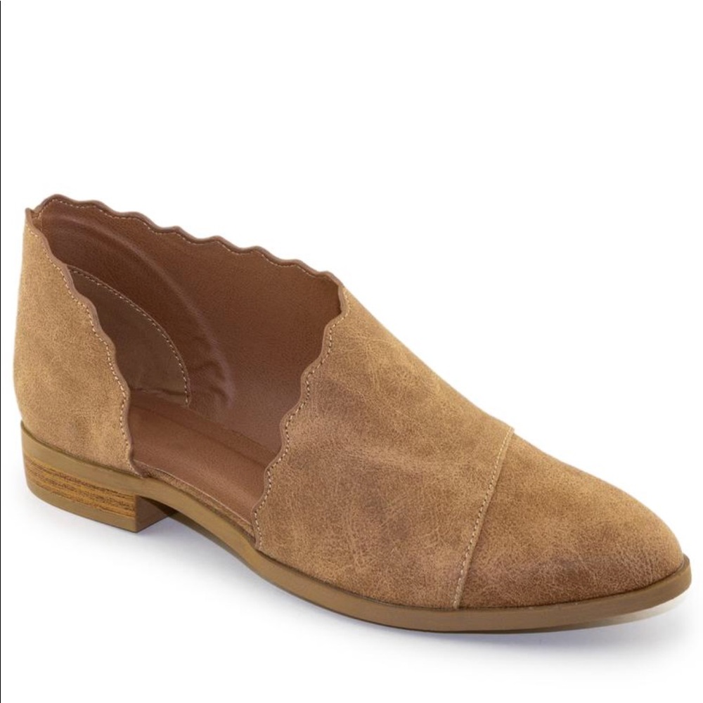 Ladies Scalloped Open Lofers. Camel - Picture 2 of 4